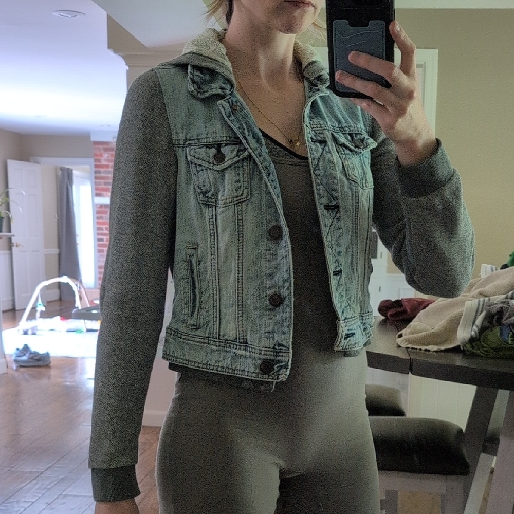 American Eagle Outfitters Blue and Gray Jean Jacket Cropped Style